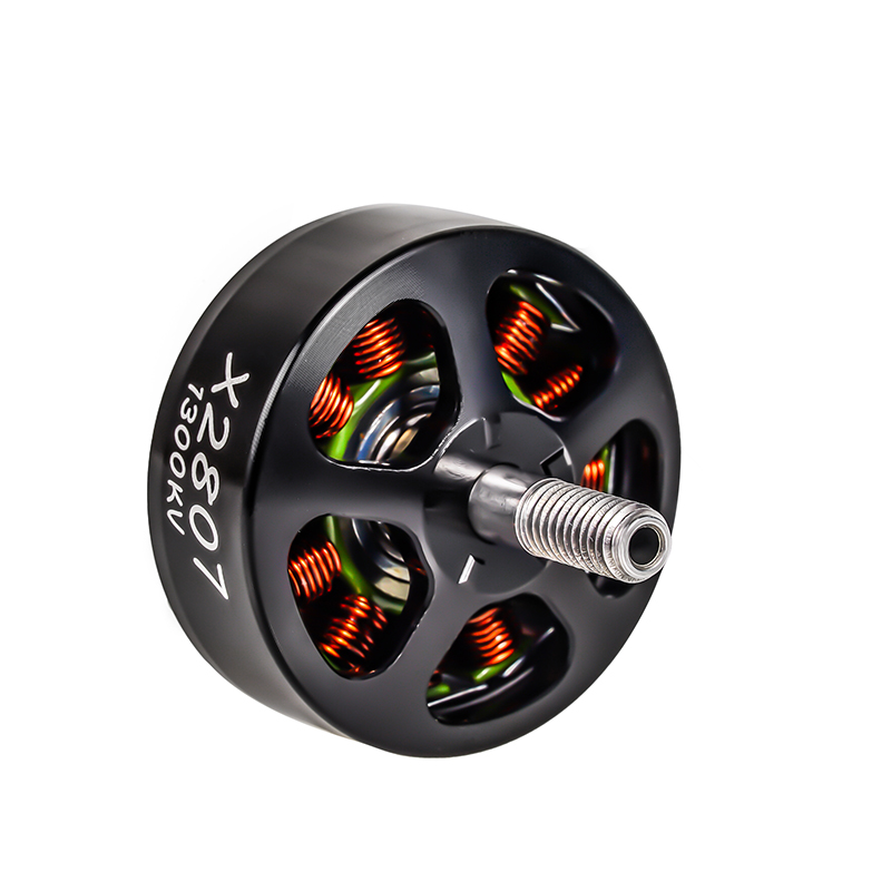 Cad iad na tréithe atá ag 2807 mótar?